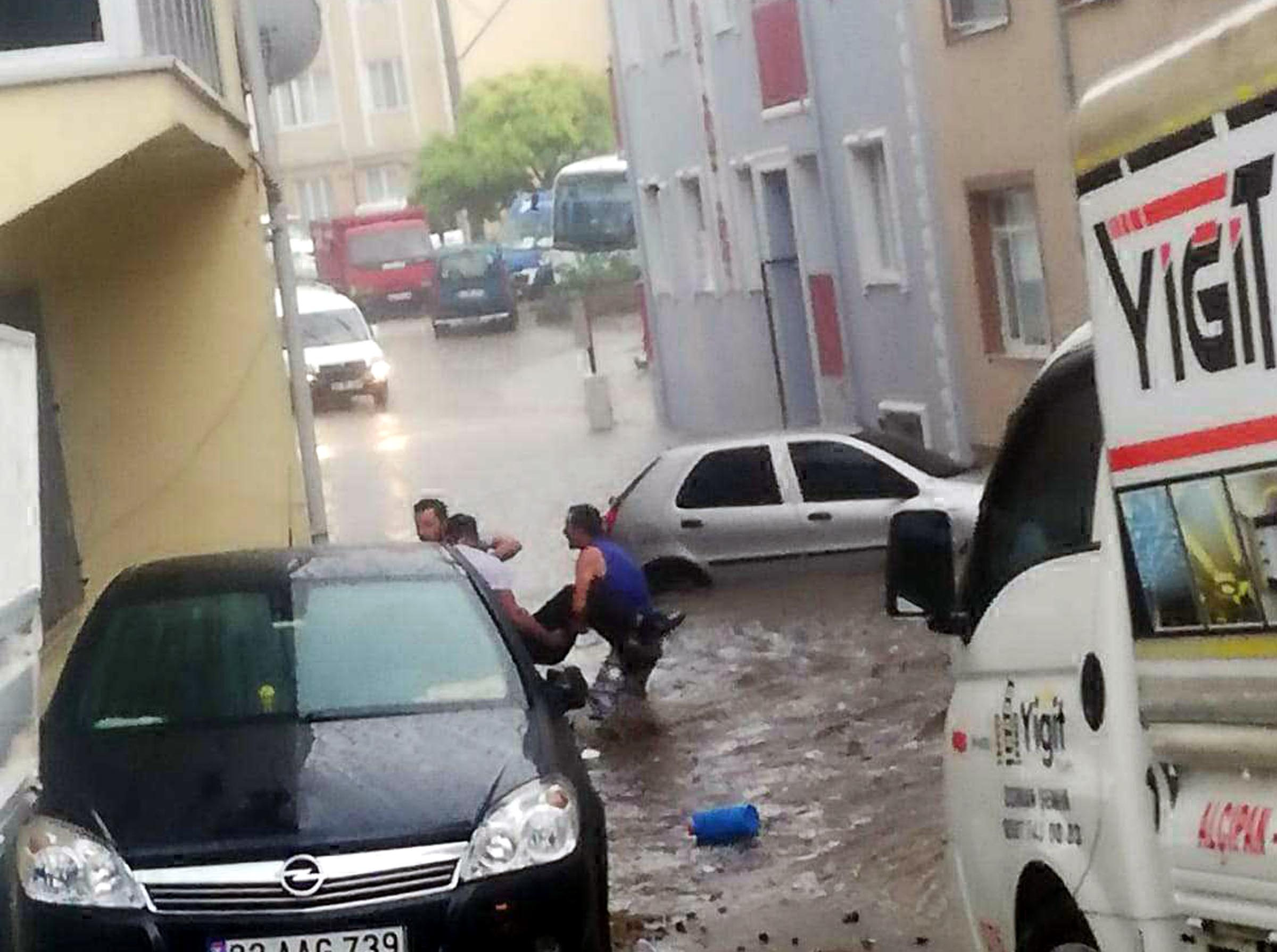 Edirne'de şiddetli dolu ve sağanak: Sele kapılan 1 kişi son anda kurtarıldı