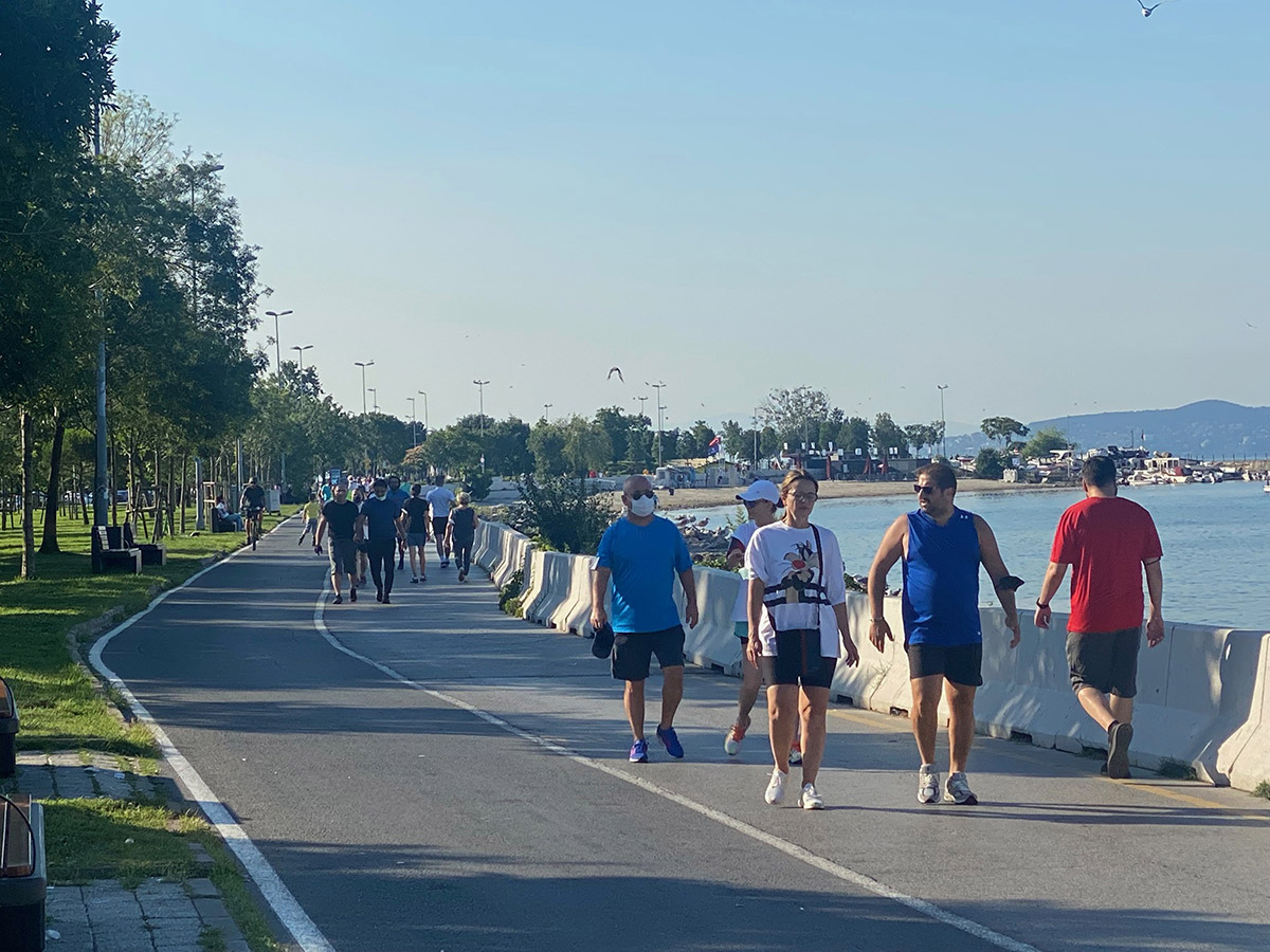 Kısıtlamasız ilk pazar: Vatandaş adalara ve sahillere akın etti