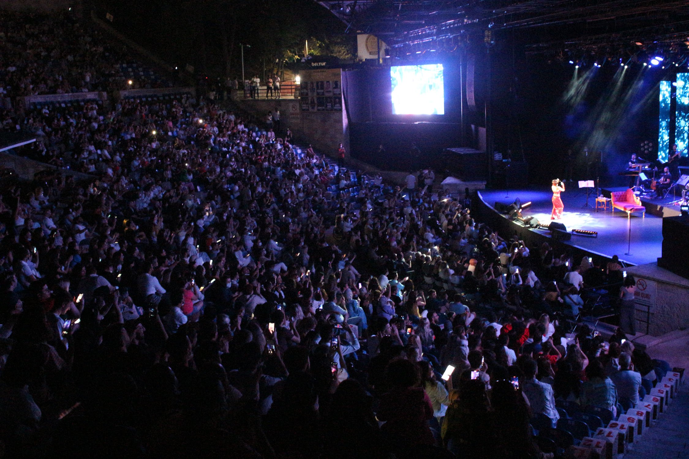 Normalleşmenin ilk açık hava konserinde Yıldız Tilbe hayranlarını coşturdu