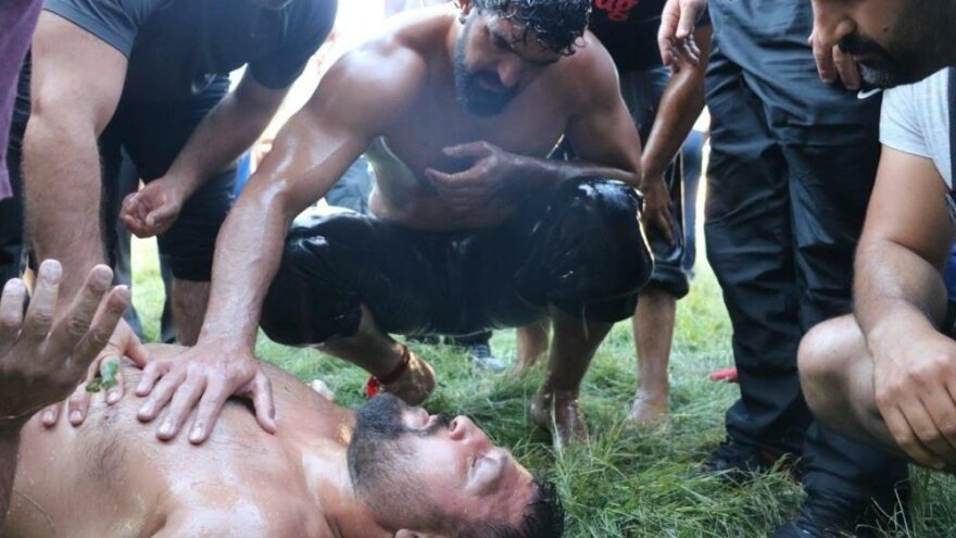 Başpehlivan Recep Kara Kırkpınar'da hastaneye kaldırıldı