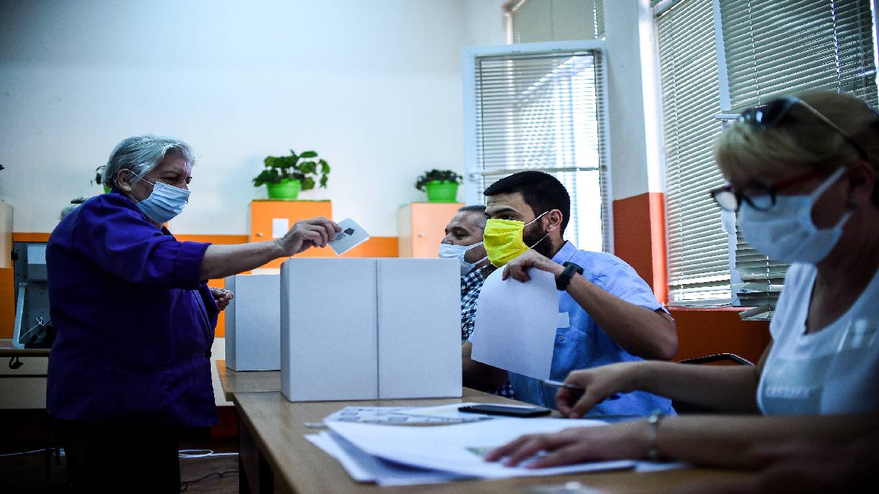 Bulgaristan'da seçmenler, erken genel seçim için sandık başına gitti