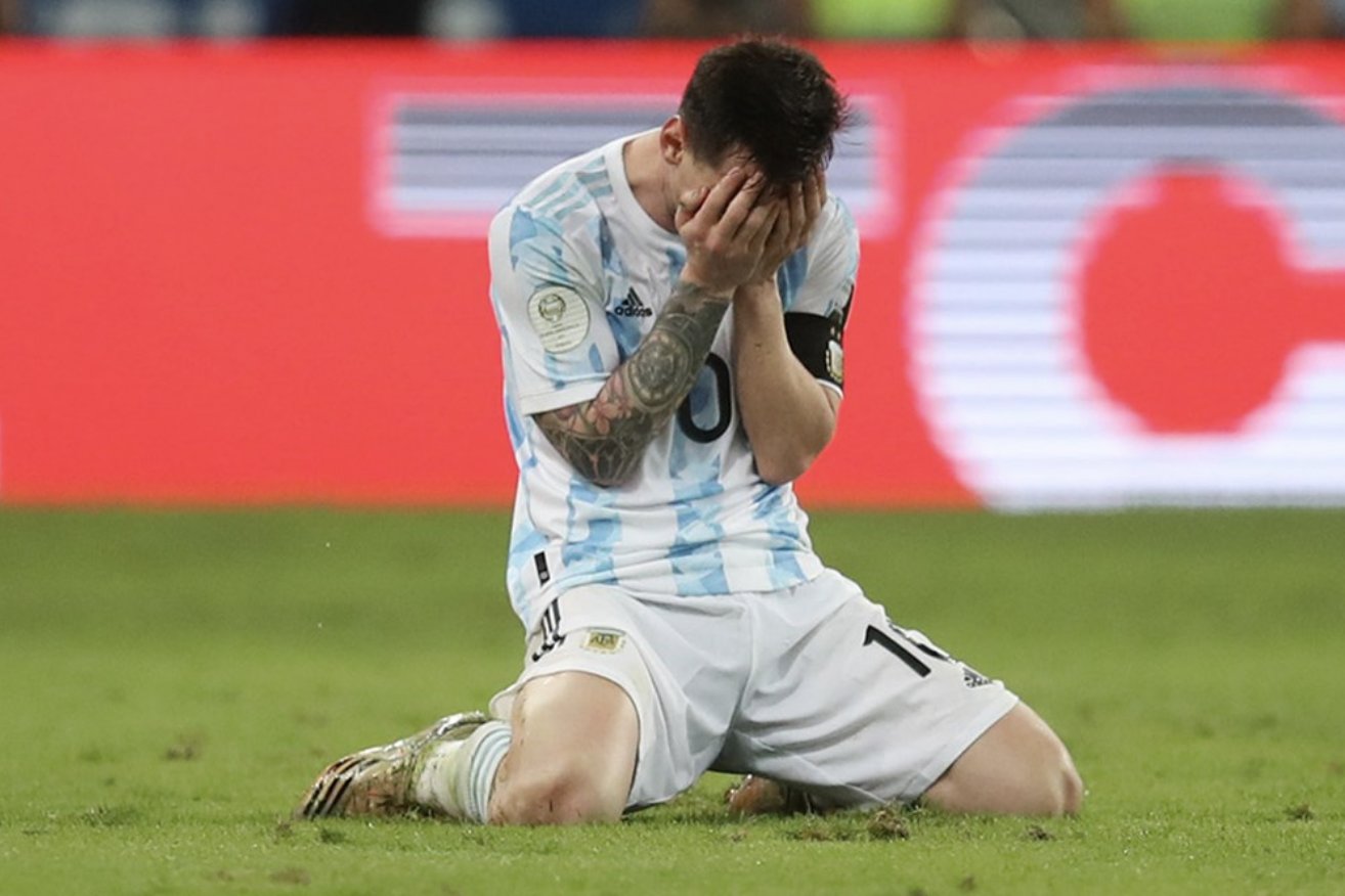 Copa America'da kupayı kazandı, gözyaşlarını tutamadı