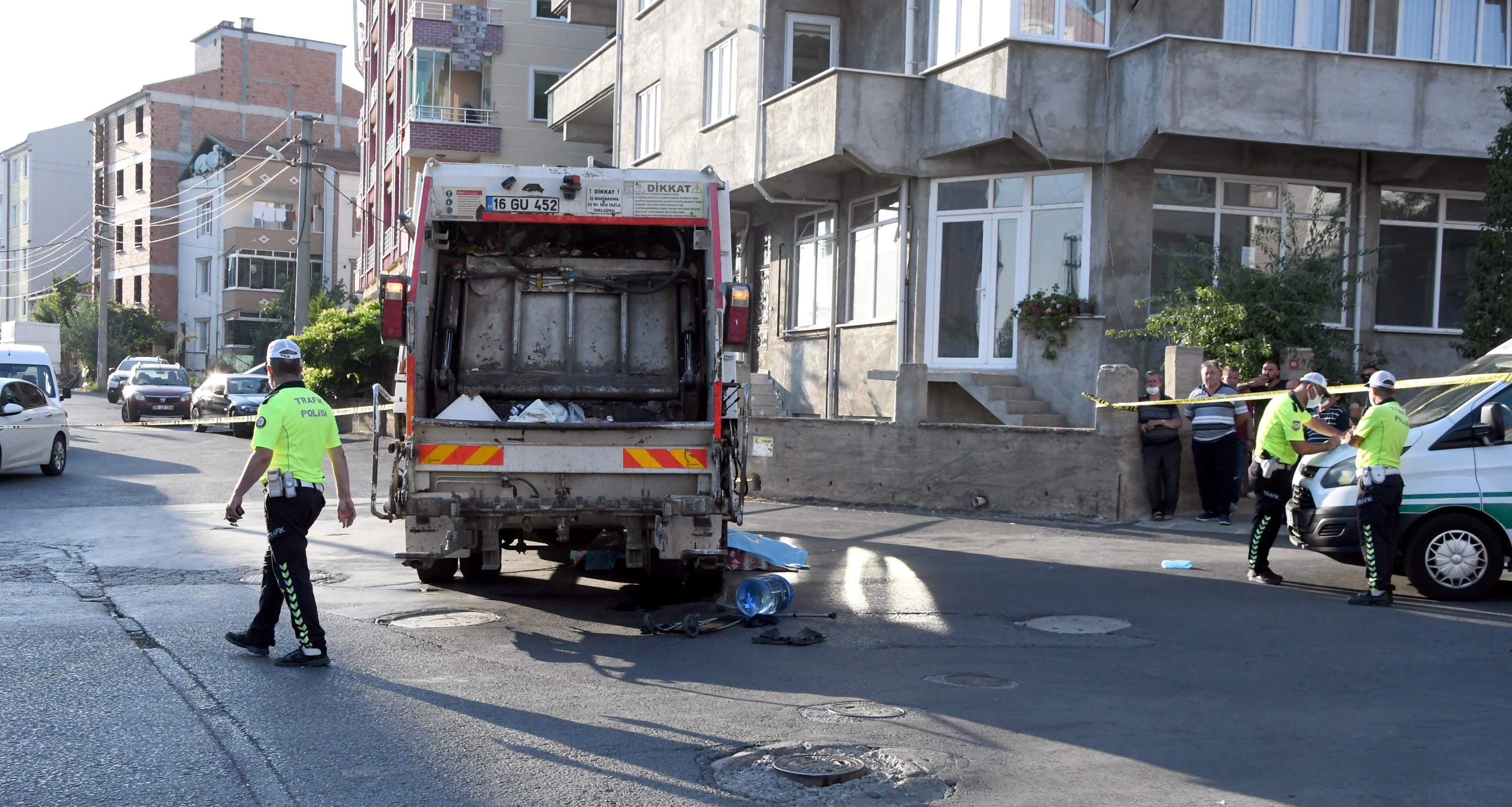 Su almaya gitti, çöp kamyonunun altında kalarak öldü