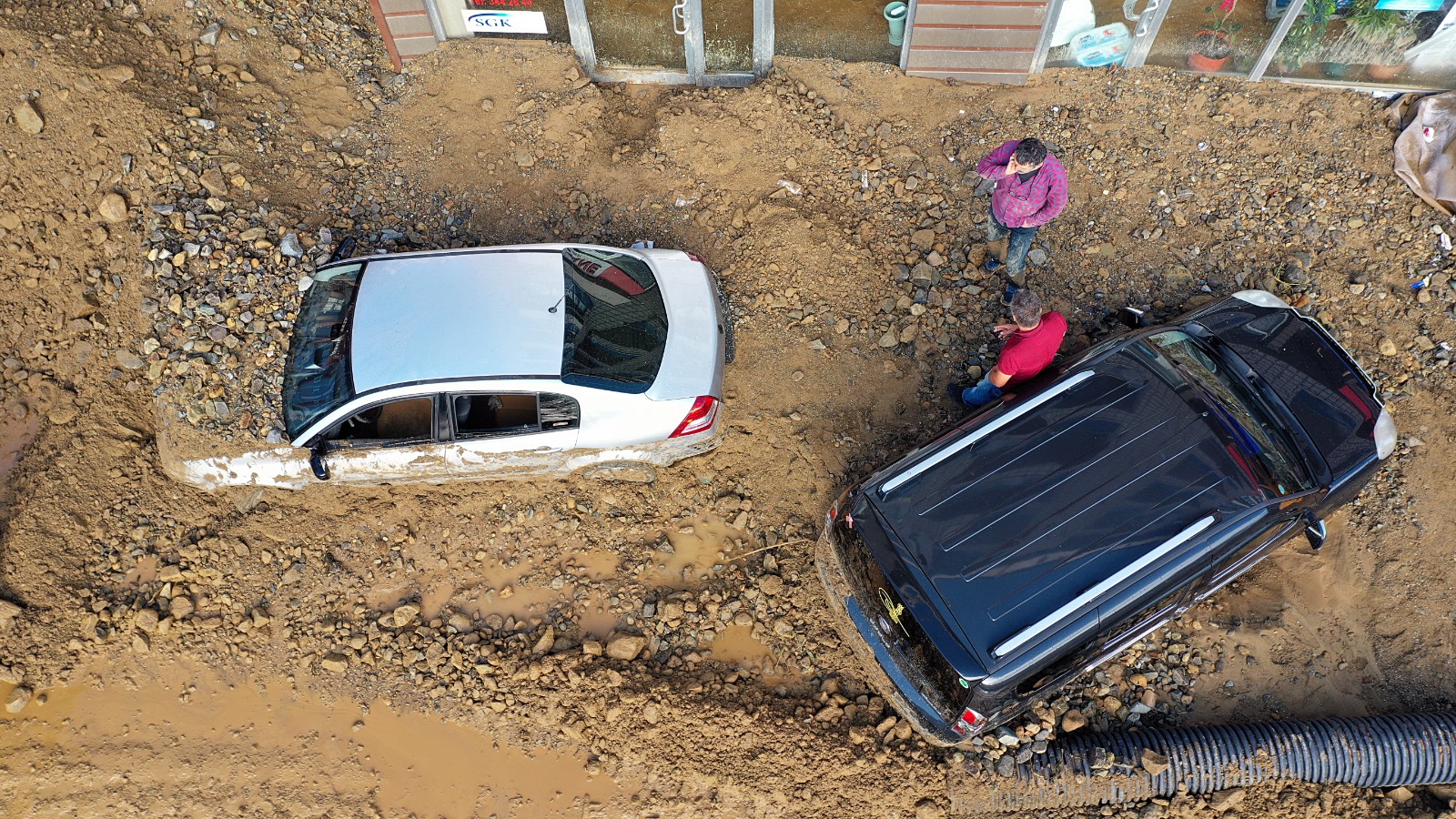 Rize'de sel felaketi: Heyelanın verdiği hasar gün ağarınca ortaya çıktı