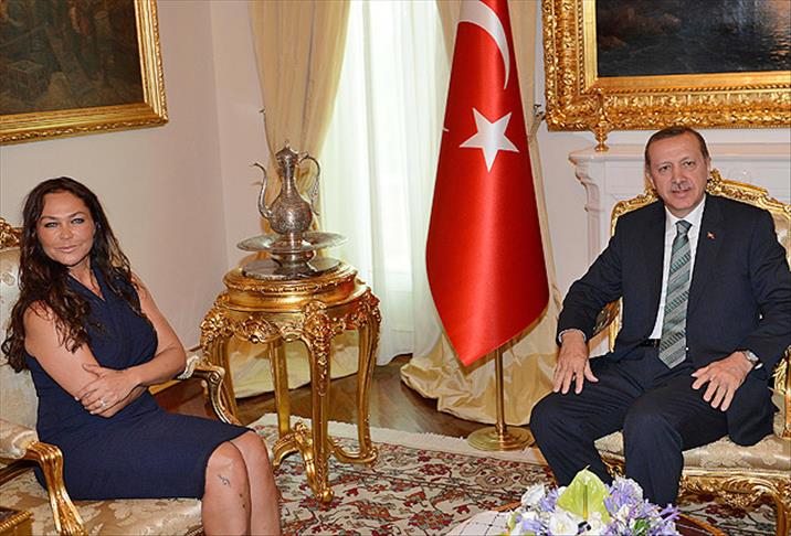 'AKP, Hülya Avşar ile başkan adaylığı için görüştü' iddiası