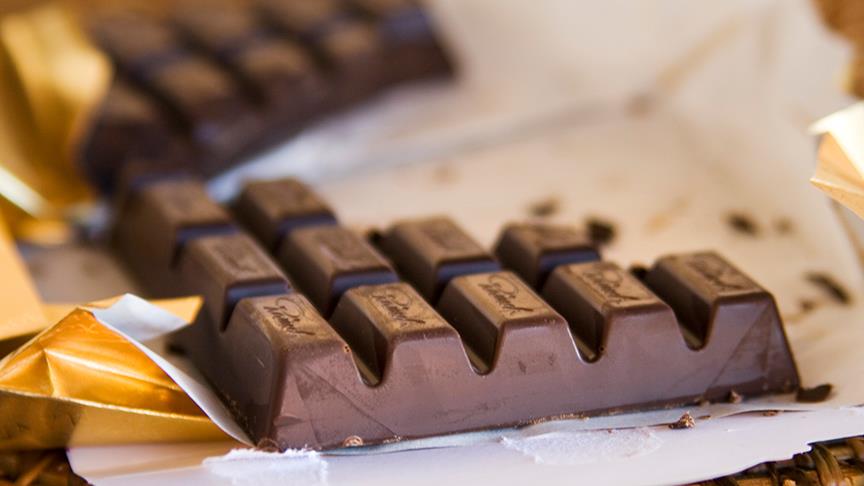 Küçük porsiyonlar halinde yenen bitter çikolatanın sağlıksız yemeyle başa çıkmada etkili olduğunu biliyor muydunuz?
