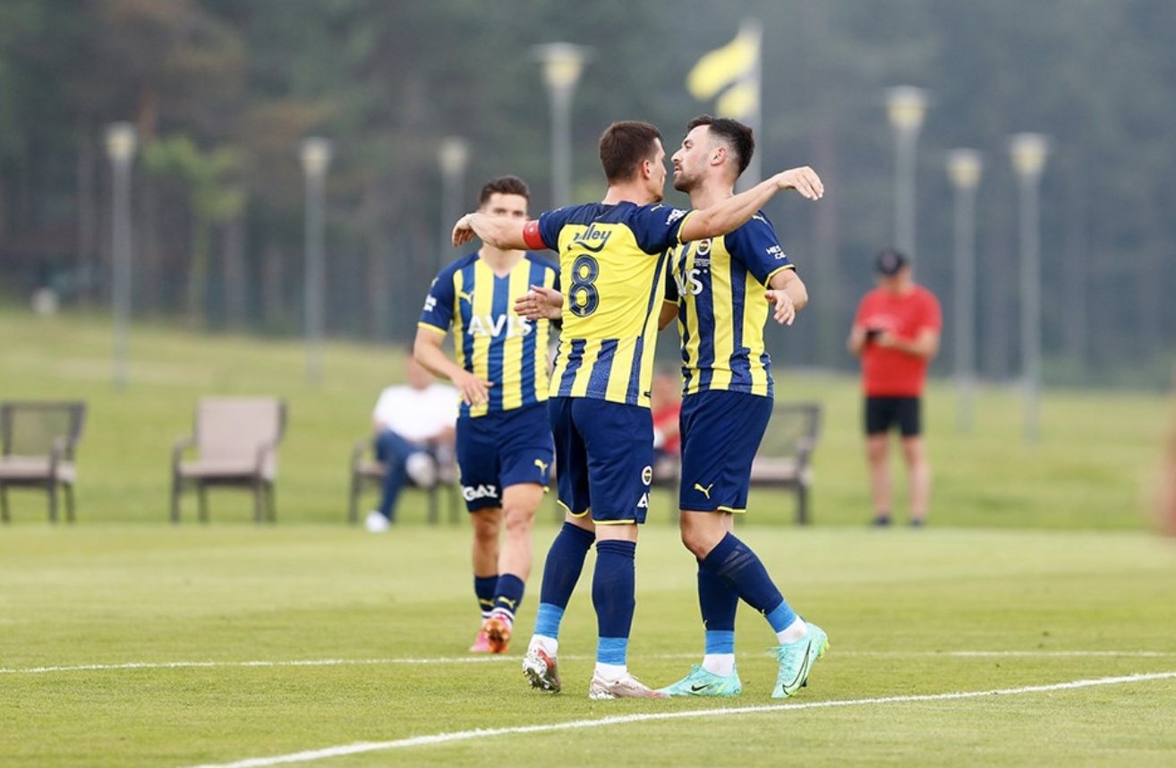 Fenerbahçe ilk maçını 2-0 kazandı