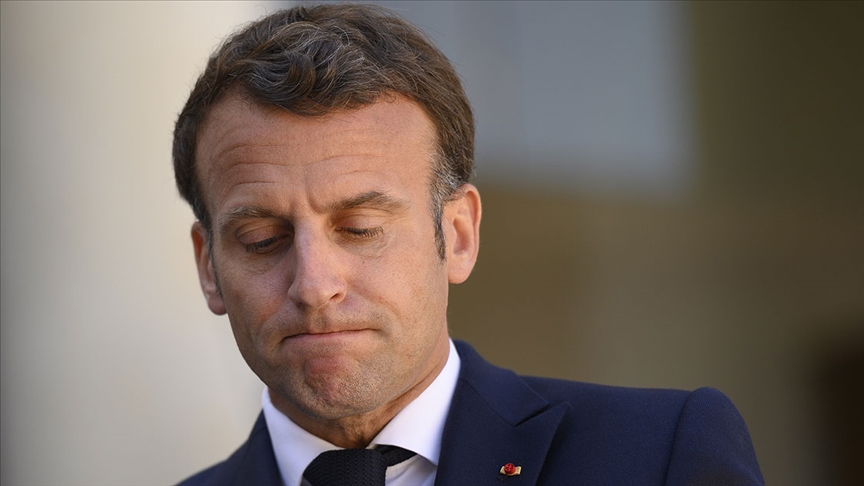 Macron’a tapınak ziyareti sırasında 'Sen bir ateistsin' tepkisİ