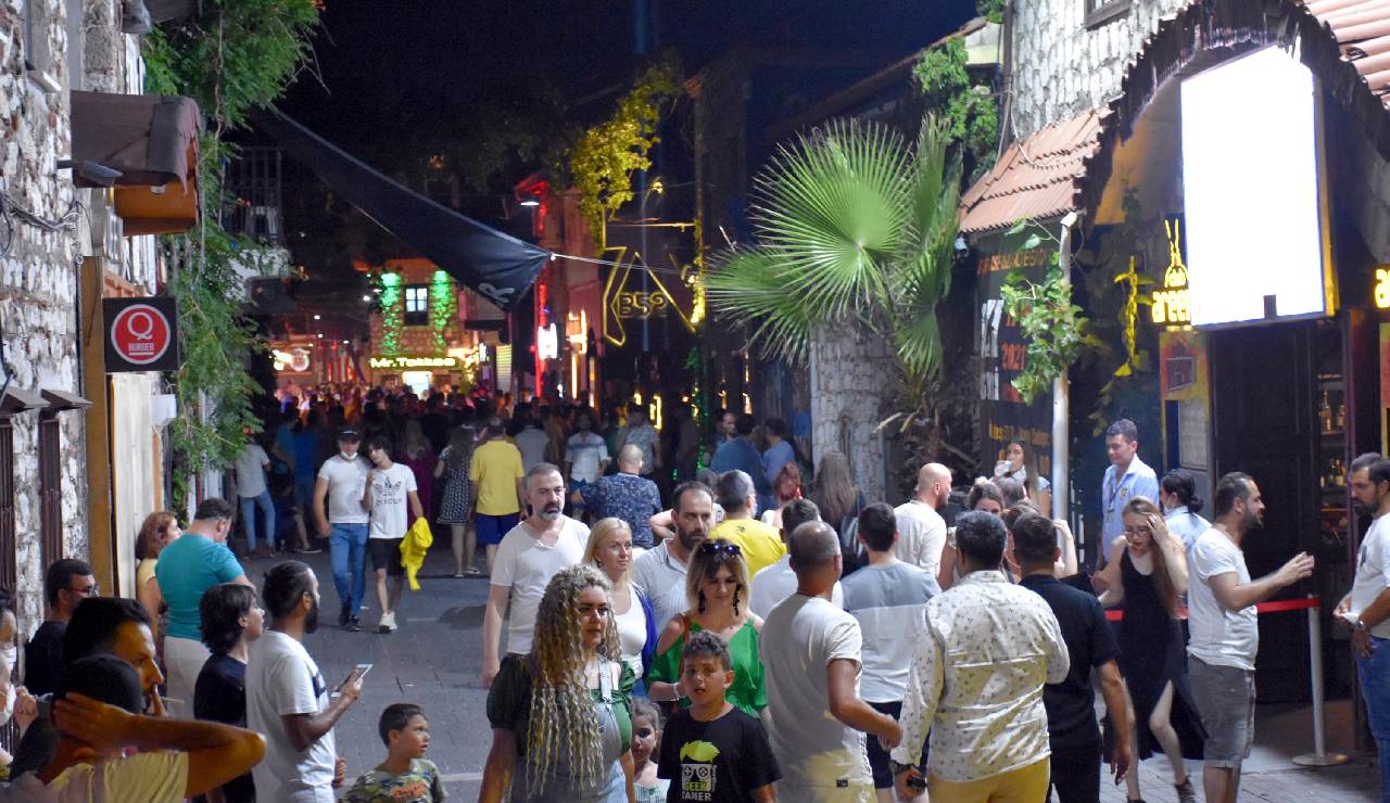 Marmaris'e nüfusunun 5 katı turist geliyor