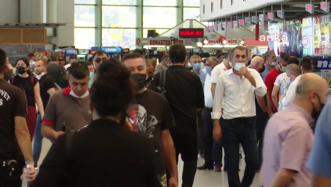 Bayram yoğunluğu devam ediyor: Yurttaş bilet fiyatlarından, firmalar yurttaştan dertli