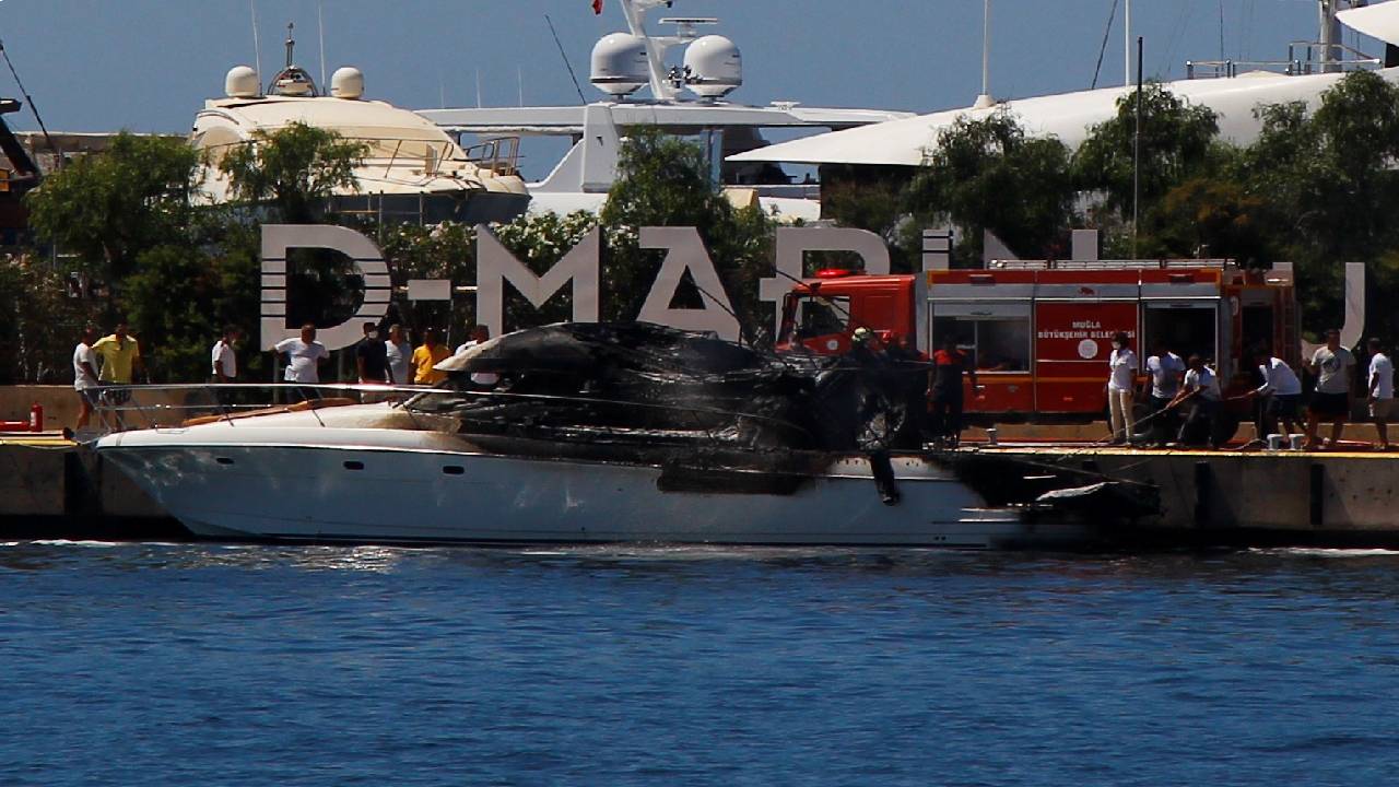 Bodrum'da yat alev alev yandı