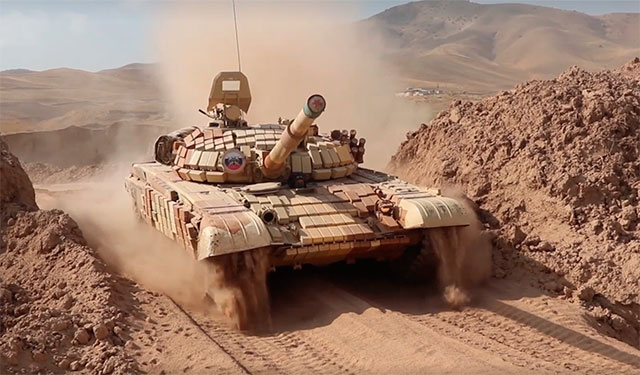 Taliban yükselirken Rus tankları sınırda boy gösterdi