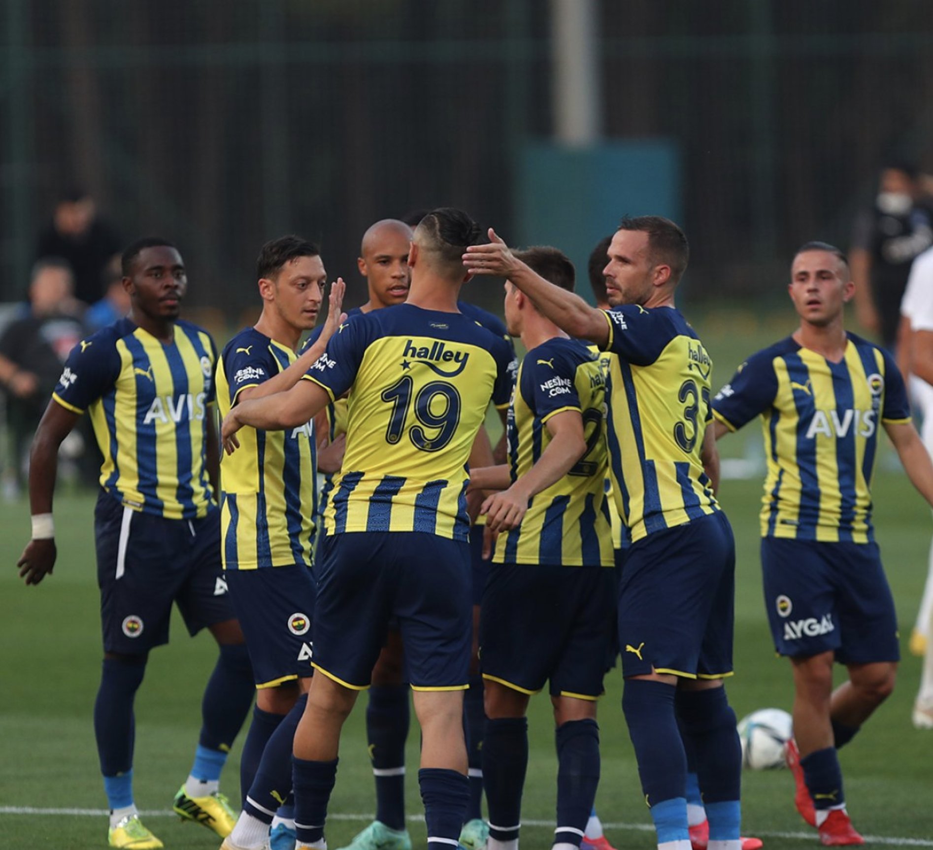 Fenerbahçe'nin hazırlık maçı yapacağı 4 takım belli oldu! İşte maç tarihleri...