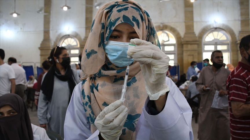 Pakistan'da aşı olmayana seyahat kısıtlaması