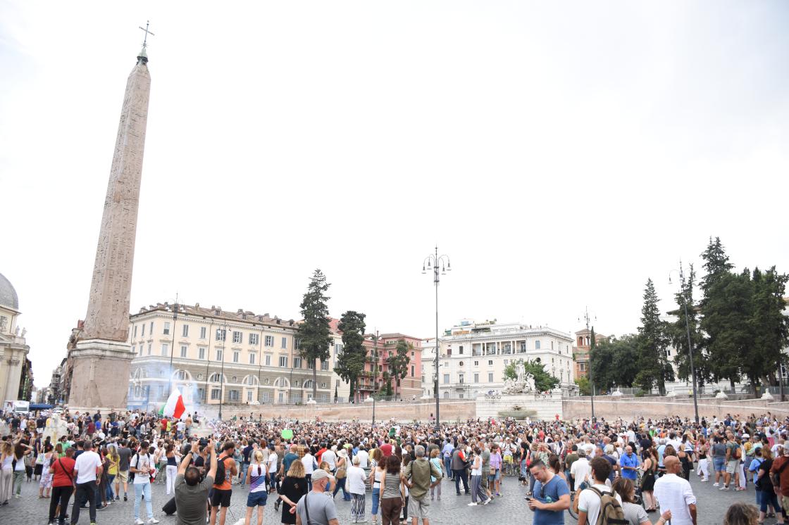 İtalya'da Covid-19 için çıkarılacak 'Yeşil Geçiş' belgesi protesto edildi