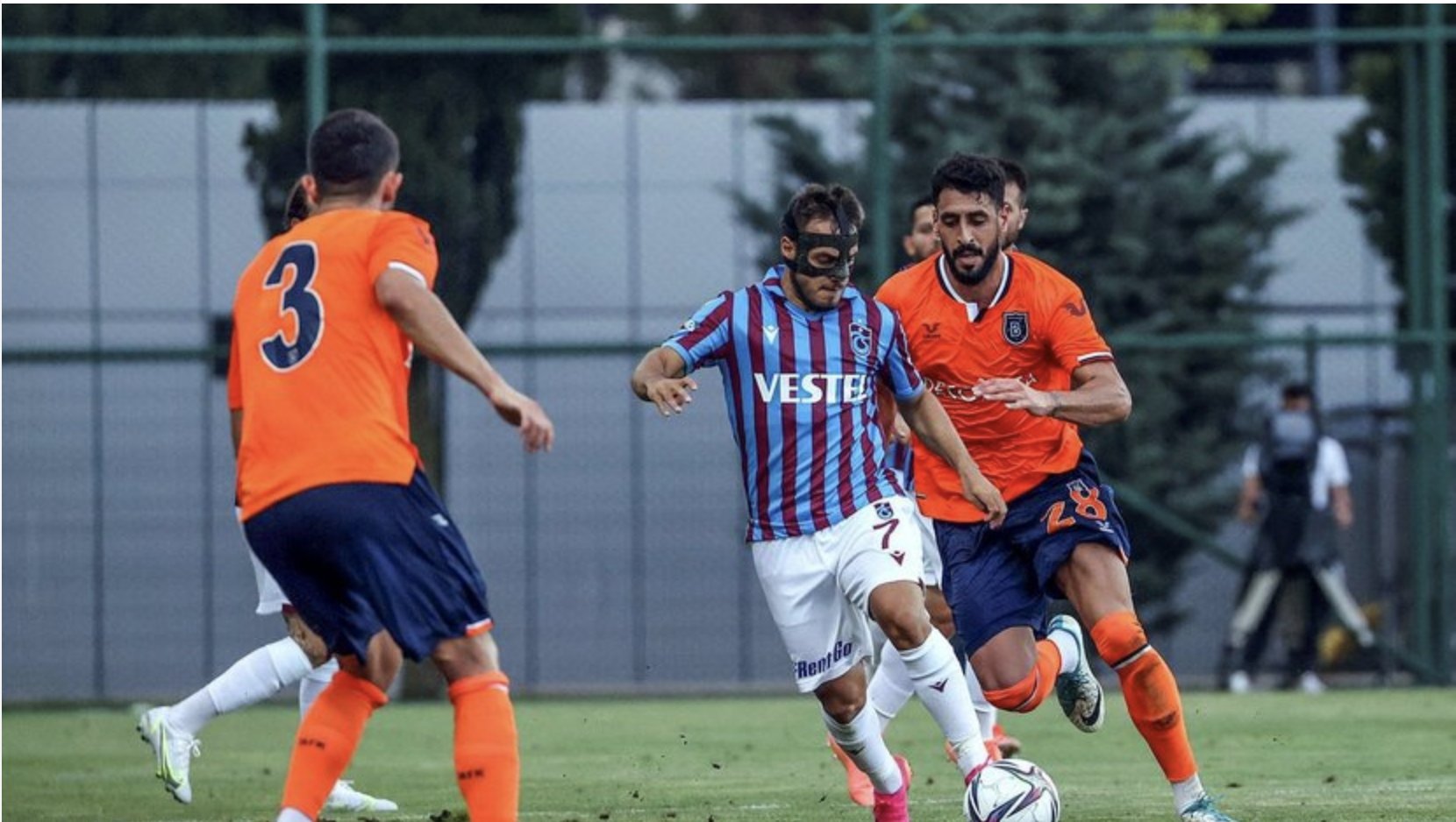 Trabzonspor-Başakşehir mücadelesinde gol sesi çıkmadı