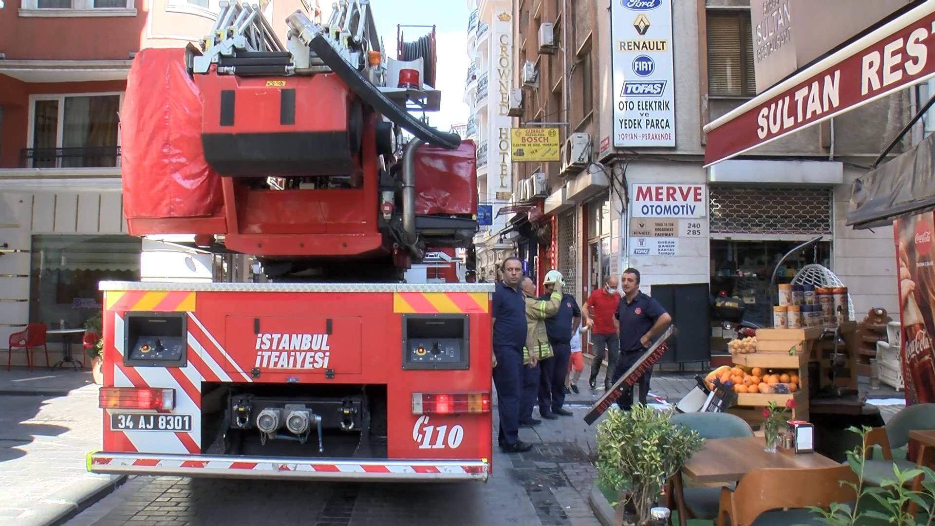 Fatih'te otelde yangın