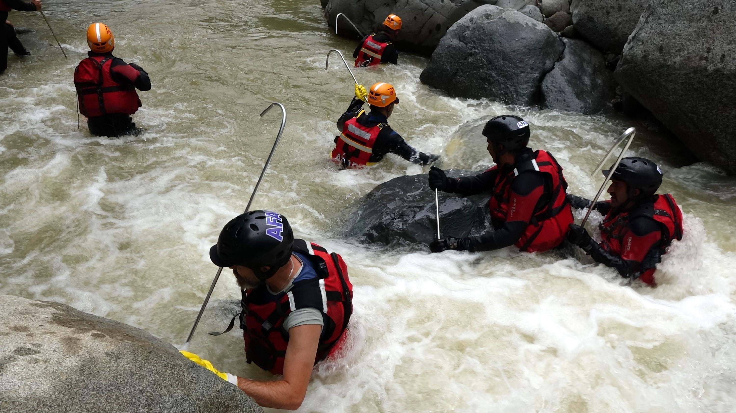 Rize ve Artvin’deki sel felaketinde kaybolan 3 kişi aranıyor
