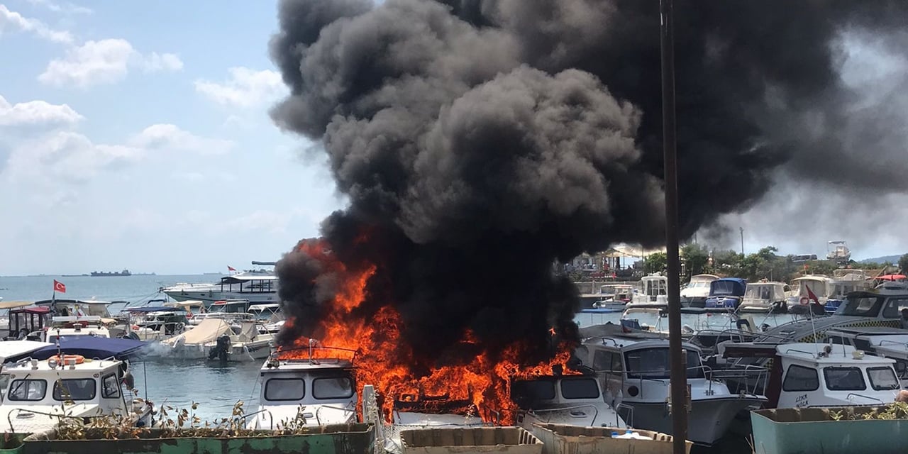 Maltepe sahilde 9 tekne yandı