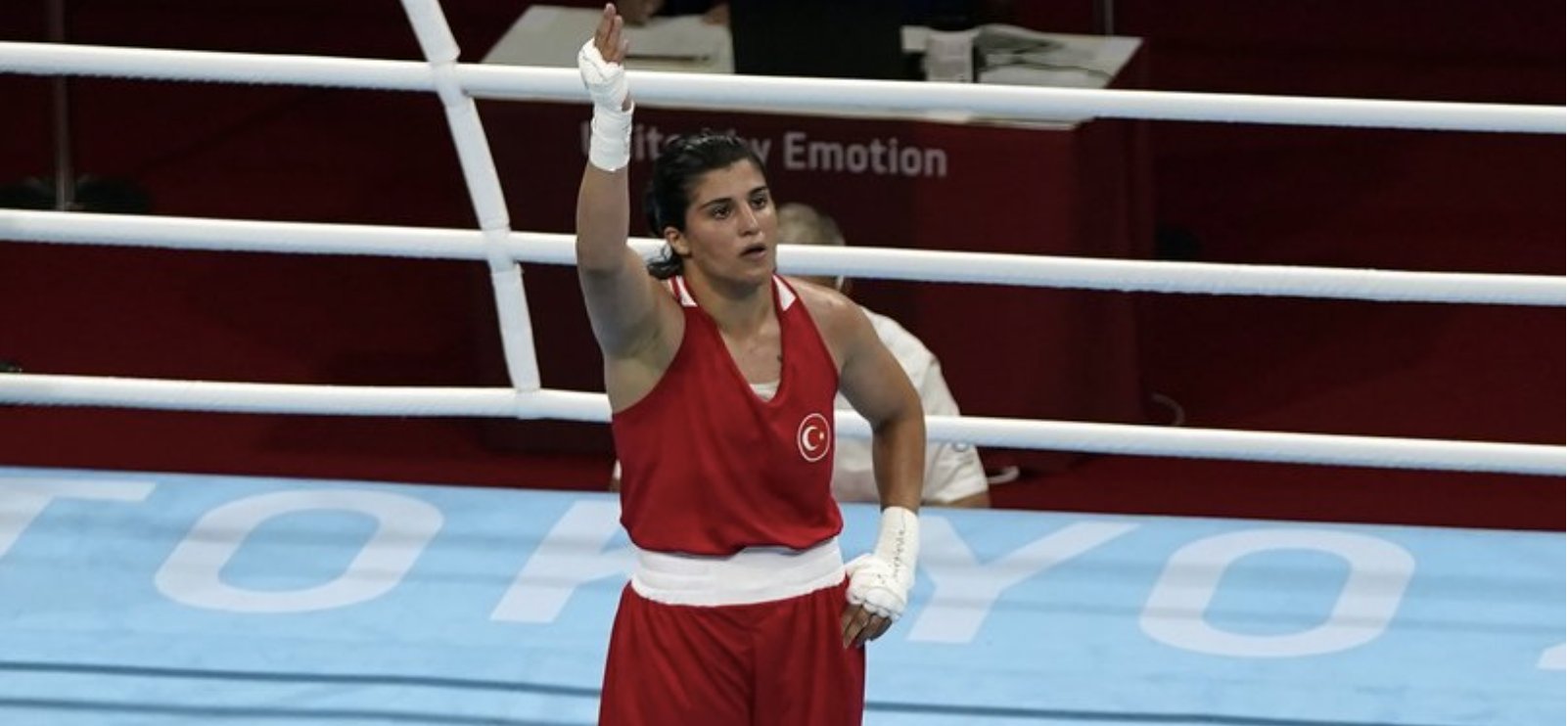 Busenaz Sürmeneli Tokyo 2020'de çeyrek finale çıkarak tarihe geçti