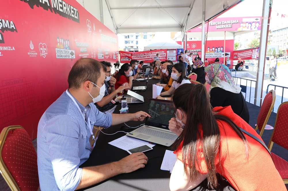 İBB’den üniversite adayı gençlere rehberlik hizmeti