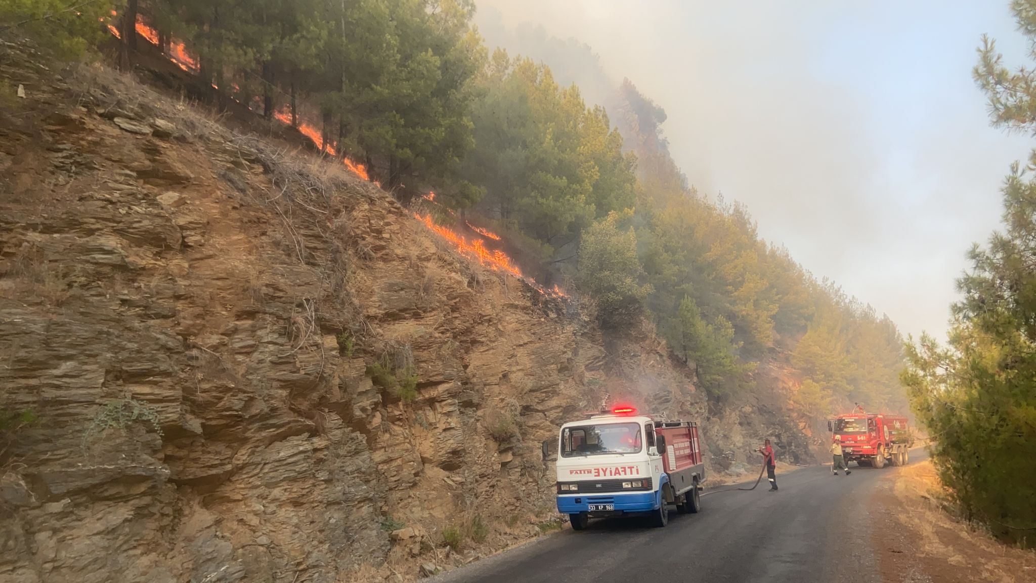 Mersin'de 3 ilçede yangın: Müdahale devam ediyor
