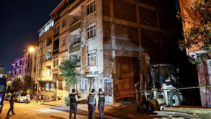 İstanbul'da iki bina çökme tehlikesi nedeniyle boşaltıldı