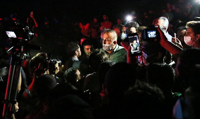 Bakan Çavuşoğlu, Manavgat'ta yurttaşlarla bir ara geldi: Kalabalık zor sakinleşti