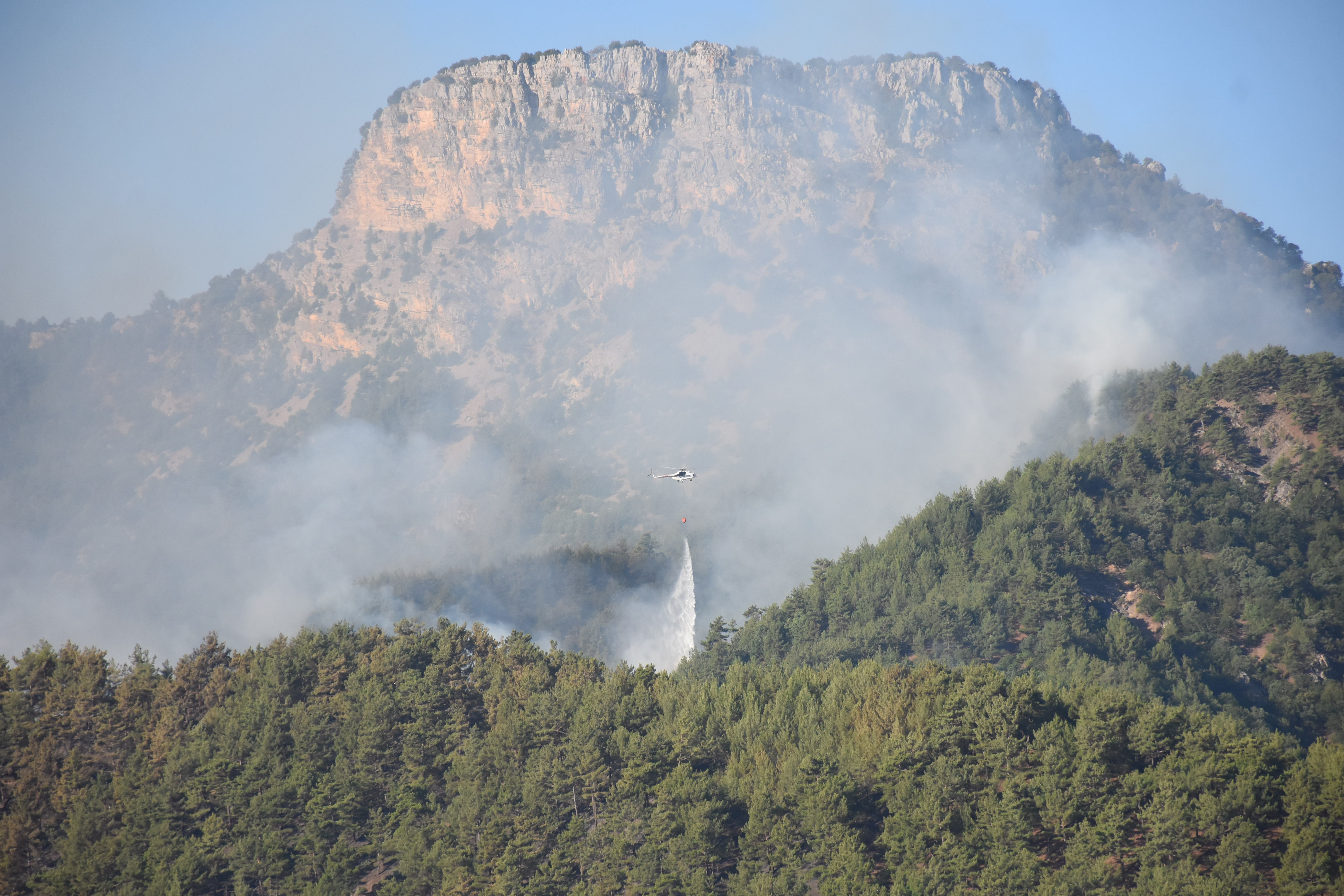 Adana'da orman yangınlarıyla mücadele sürüyor