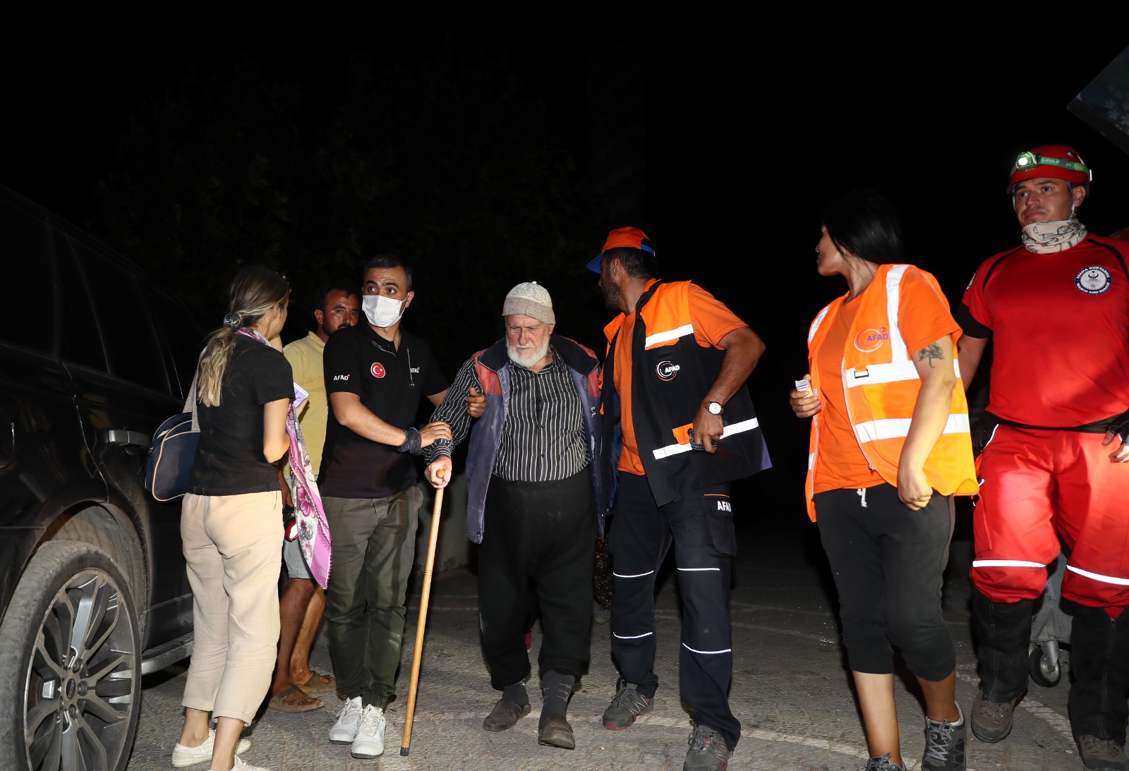 Antalya'da bir mahalle tahliye edildi: 33 kişi yurda yerleştirildi