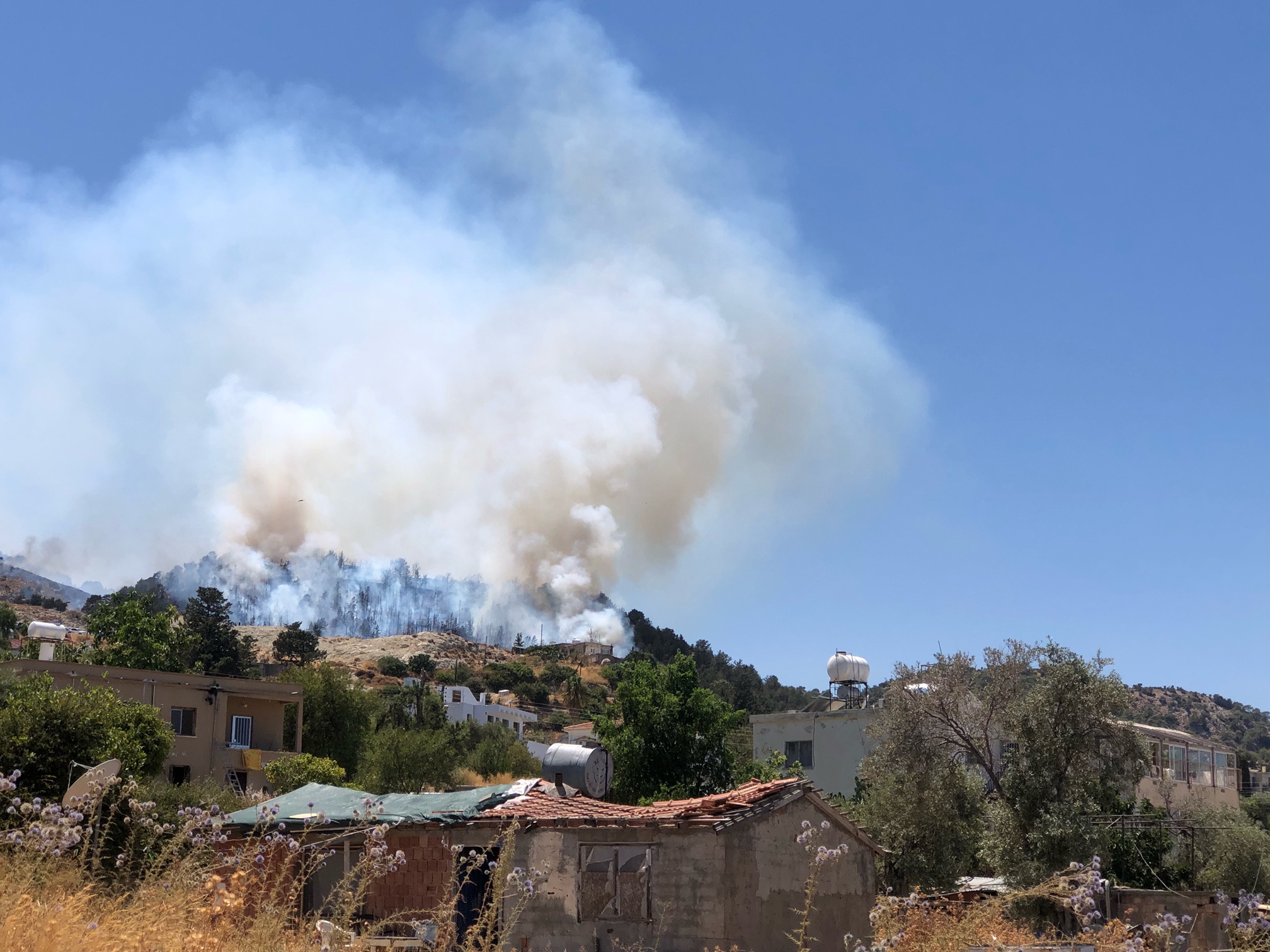 Girne'de yangın: Kontrol altına alındı