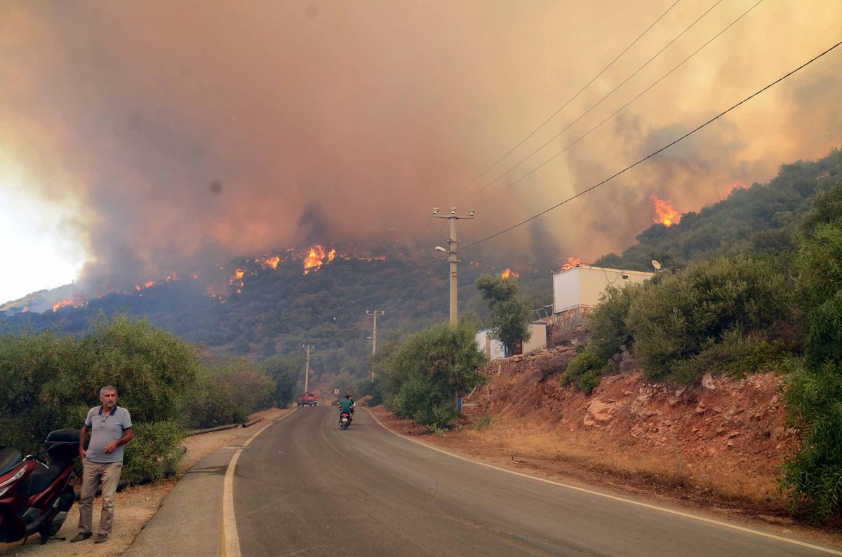 Bodrum'da yangın kontrol altına alınamıyor: Yukarı mazı tahliye ediliyor