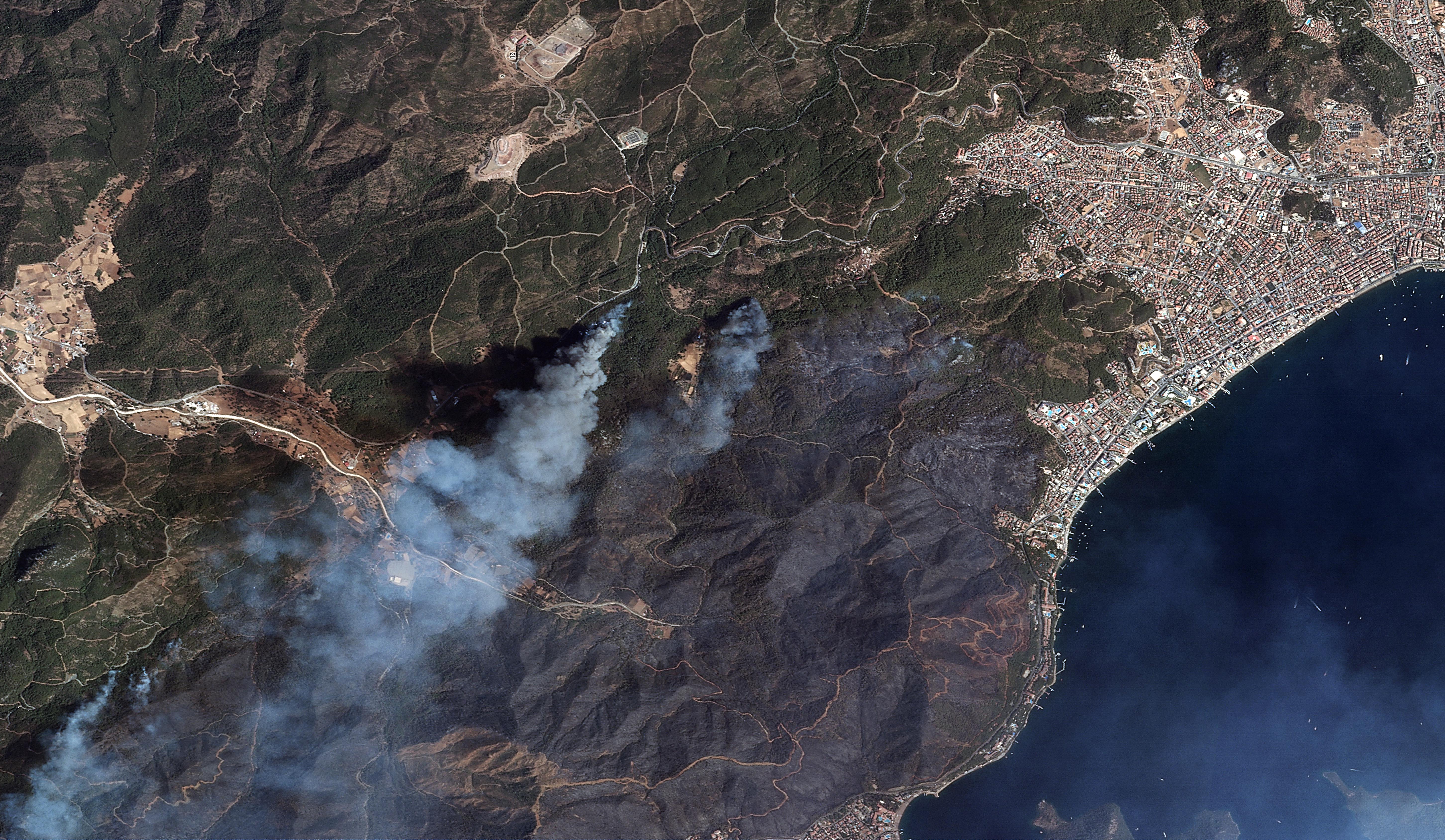 Türkiye'deki orman yangınlarını uzaydan görüntüledi