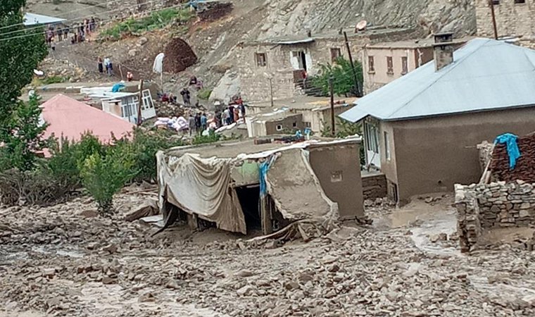 Van'da dün 6 evin yıkıldığı mahallede ikinci kez sel felaketi yaşandı