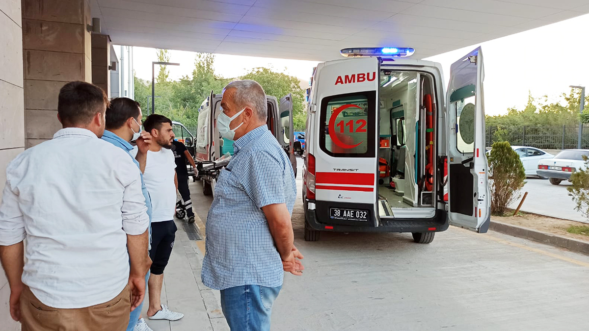 Nişan töreni sırasında balkon çöktü: 13 yaralı
