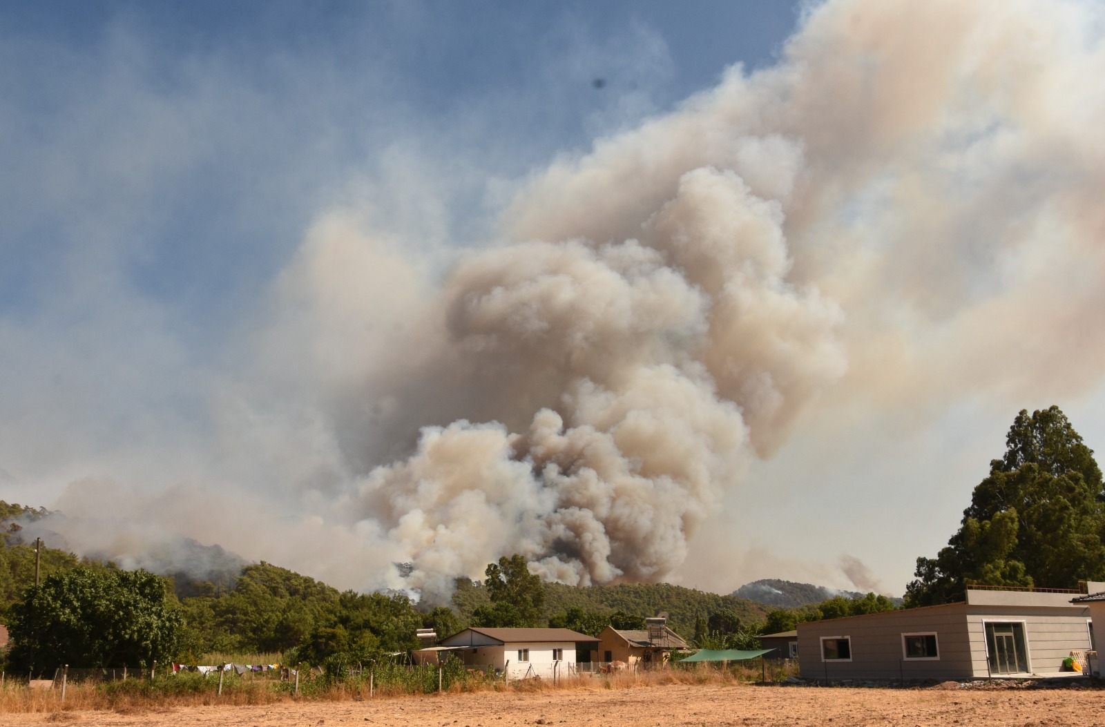 Muğla'daki yangınlarda son durum: Hisarönü yeniden alevlendi, Köyceğiz'de söndürme çalışmaları devam ediyor