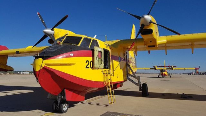 Hırvatistan'dan gelen uçak 40 dakika 5 kez yangına su taşıdı