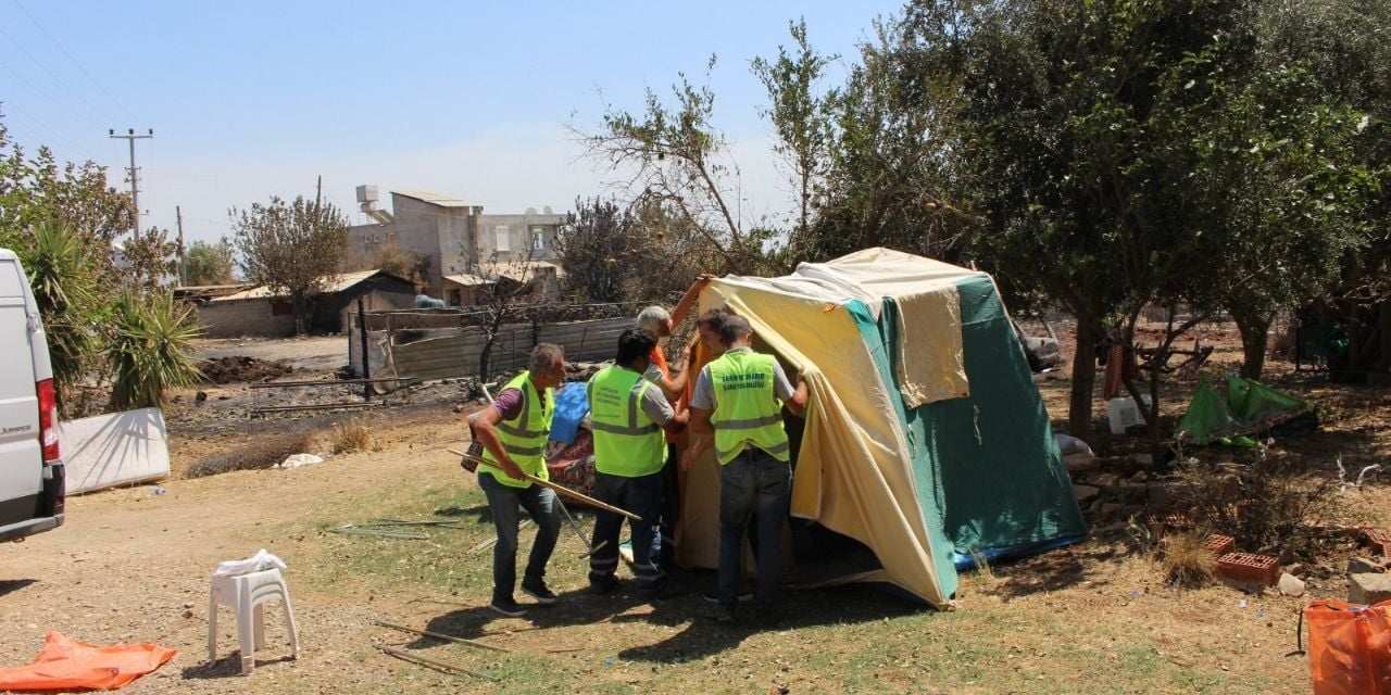 Manavgat'ta konteyner ve çadırlar kuruluyor