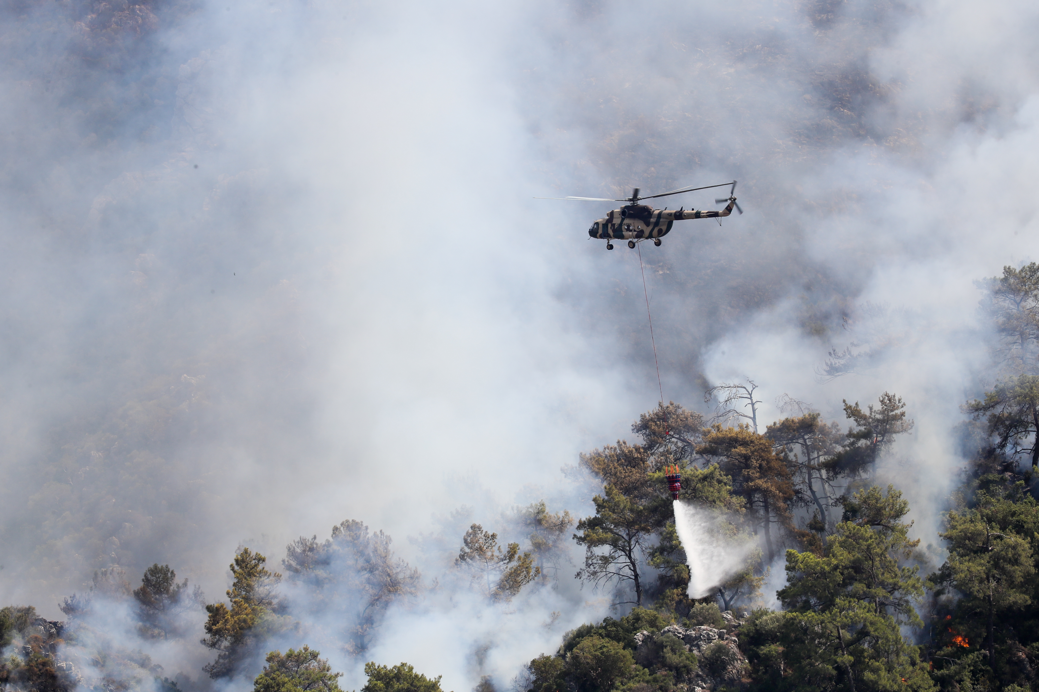 Marmaris'te itfaiye aracı şarampole yuvarlandı: 4 yaralı