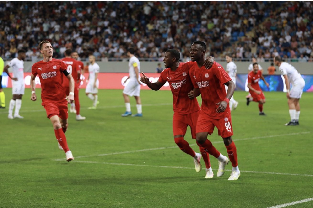 Sivasspor deplasmanda Dinamo Batumi'yi 2-1 mağlup etti