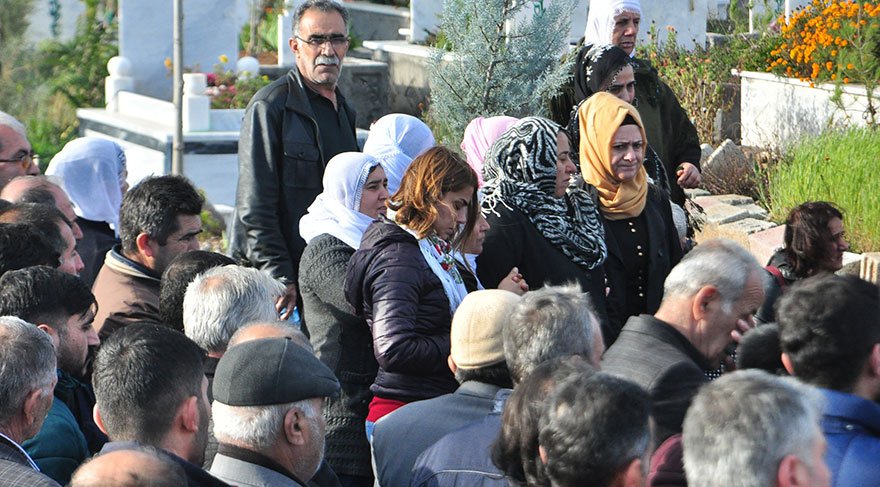 Terörist cenazesine katılan HDP'li Ayşe Başaran hakkında soruşturma başlatıldı