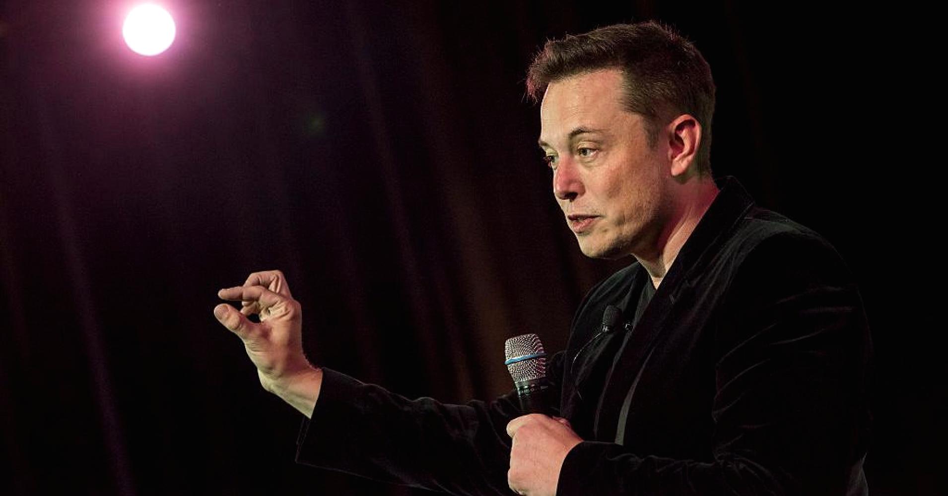 Elon Musk yapay zekaya karşı yine uyardı