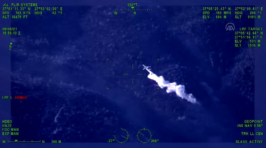 Milas'ta, Rus uçağı 40 ton suyla yangına böyle müdahale etti