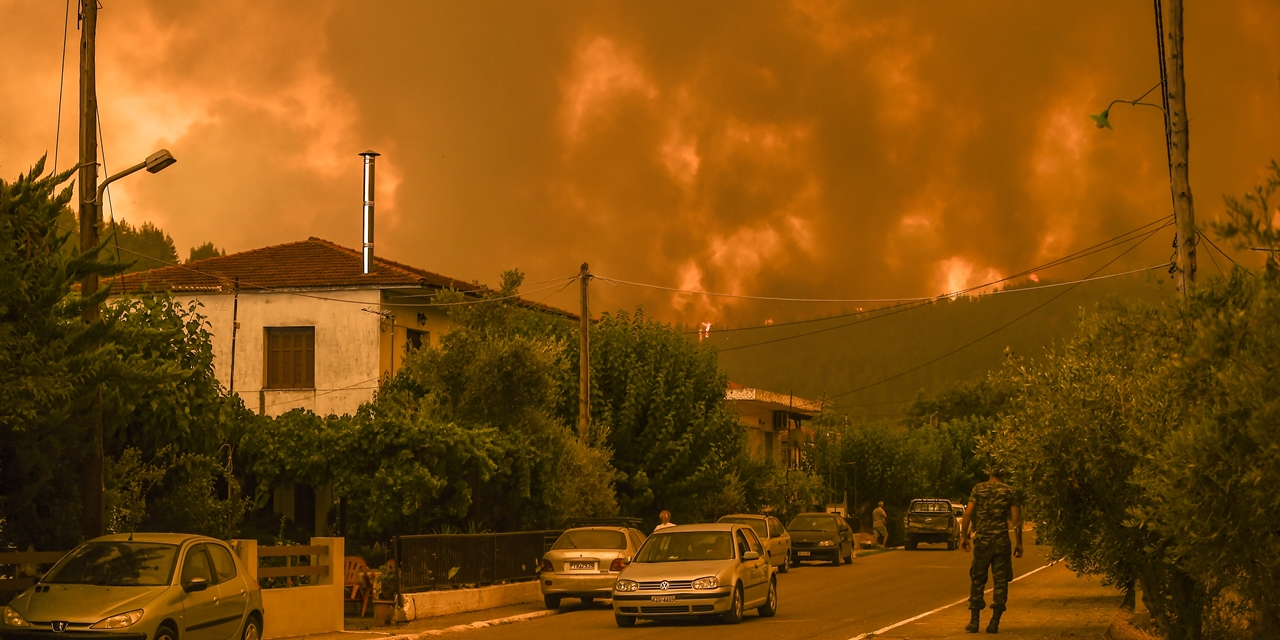 Yunanistan yanmaya devam ediyor: Kontrol altına alınamıyor