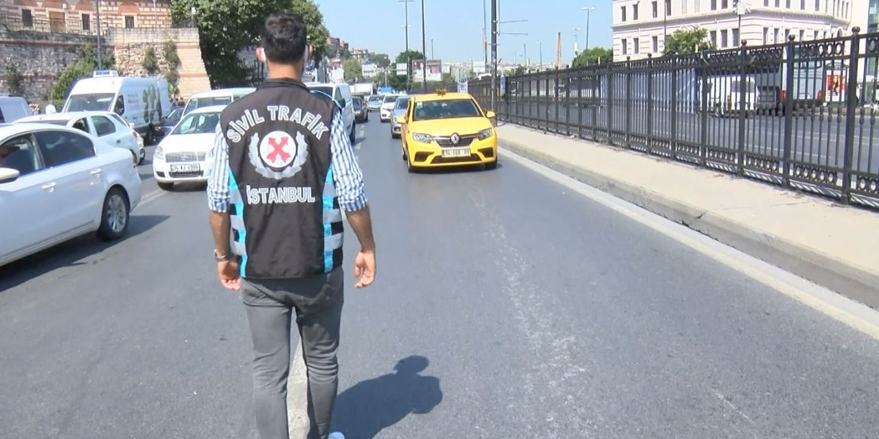 Taksici polisi turist sandı: Taksim'den Şişli'ye 500 TL istedi