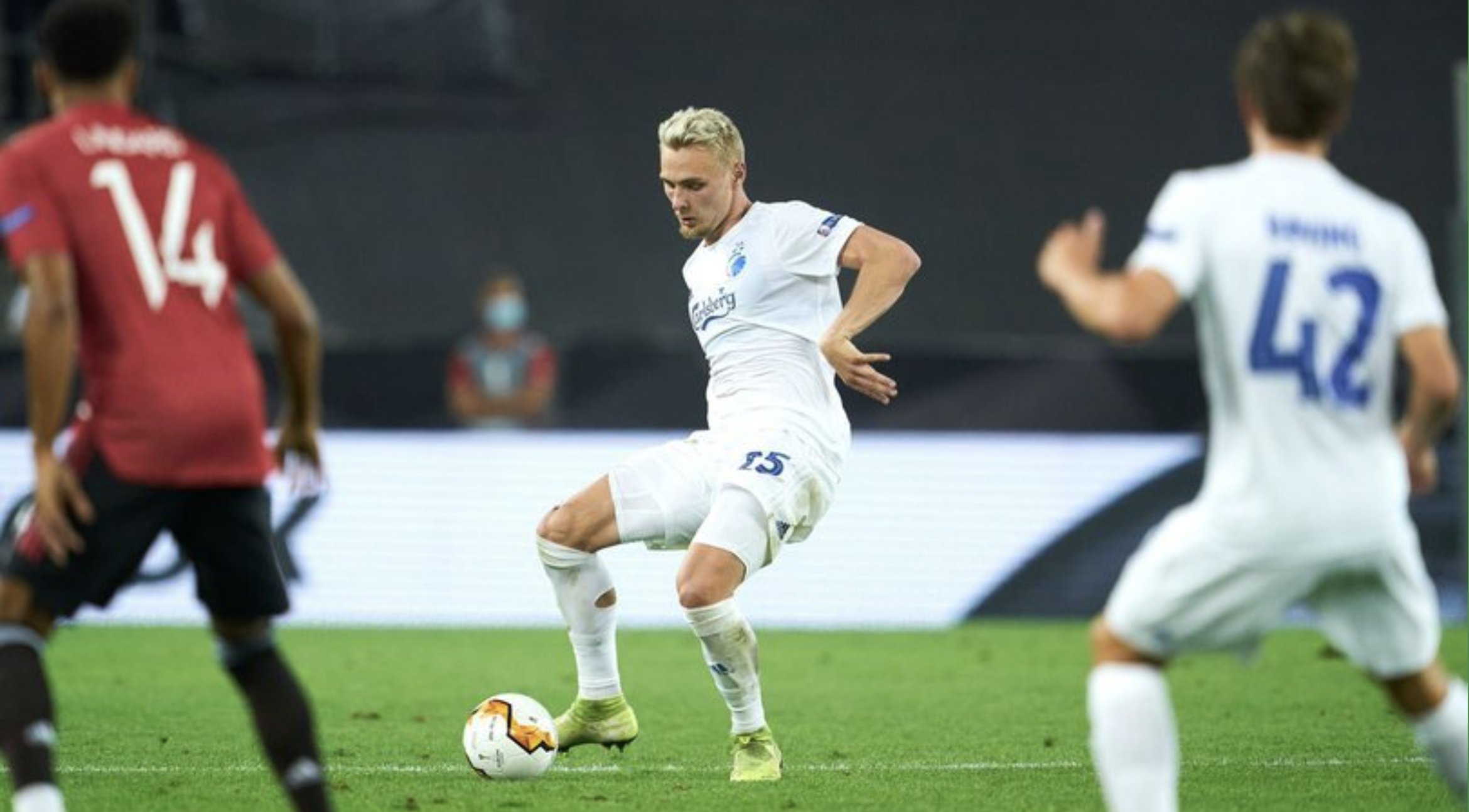 Galatasaray Victor Nelsson transferini KAP'a bildirdi