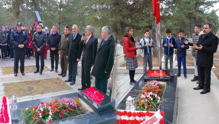 Şehit Öğretmen Şenay Aybüke Yalçın, mezarı başında anıldı