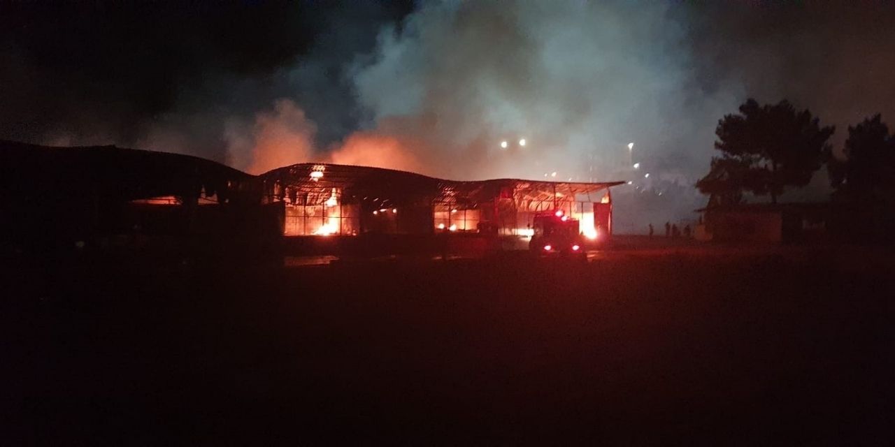Mut'ta toptancı halinde yangın: 6 depo hasar gördü