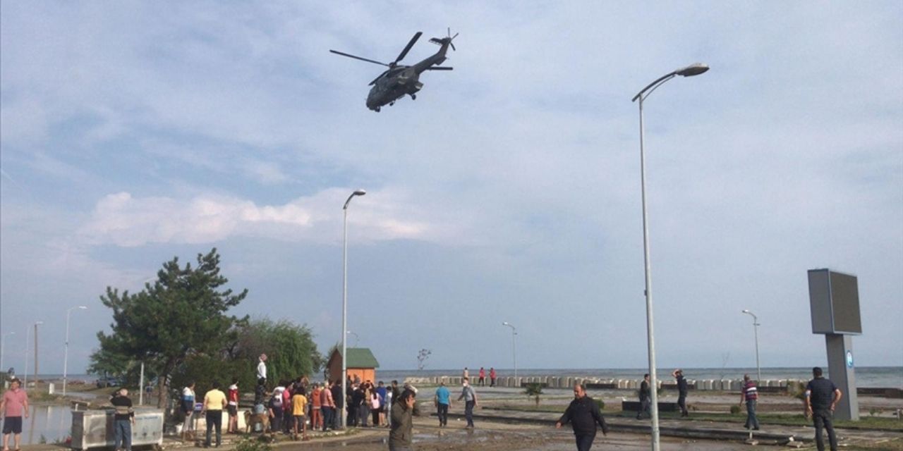Bozkurt'ta selde mahsur kalanlar helikopterlerle tahliye edildi