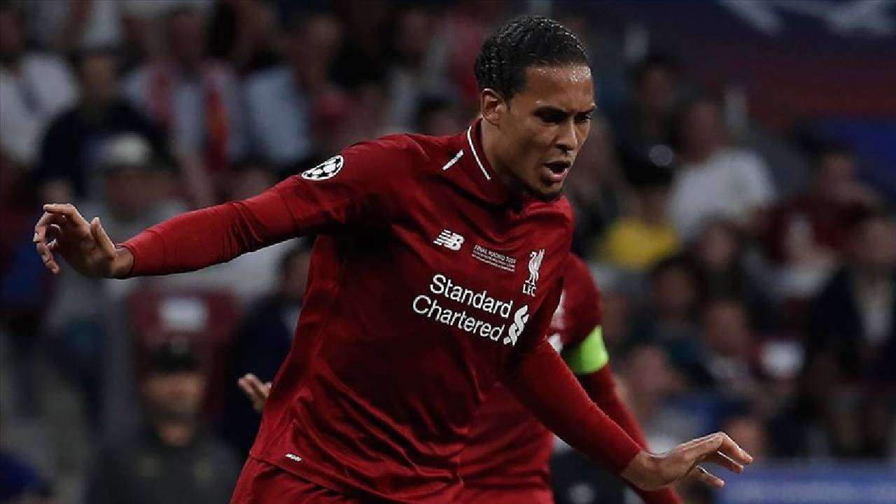 Liverpool, Van Dijk'ın sözleşmesini uzattı